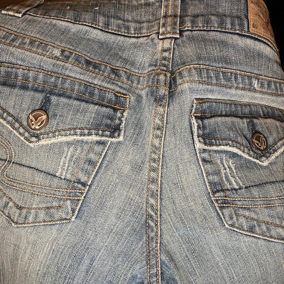 American Eagle Outfitters Light Wash Jeans - Picture 6 of 7